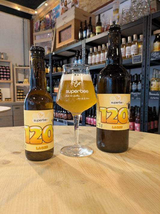 Superbee Lager 120 : bouteilles 33 cl et 75 cl avec verre de bière